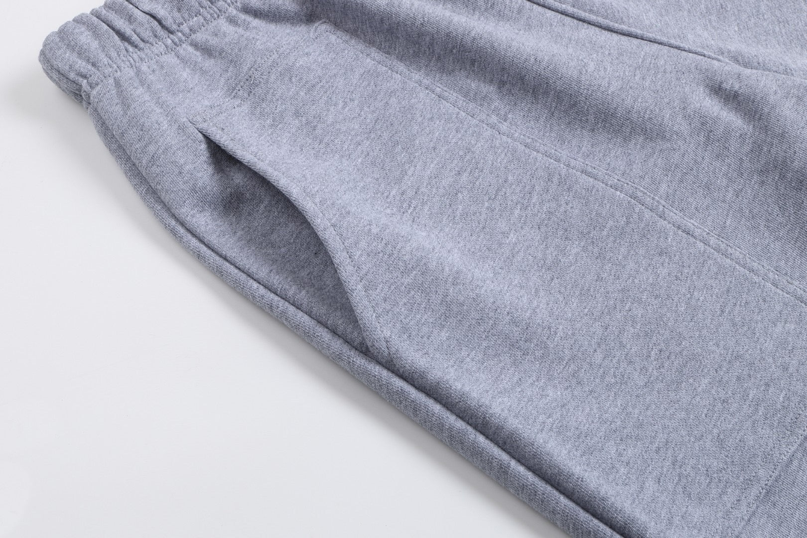 Short gris  à petit logo ami de cœur gris