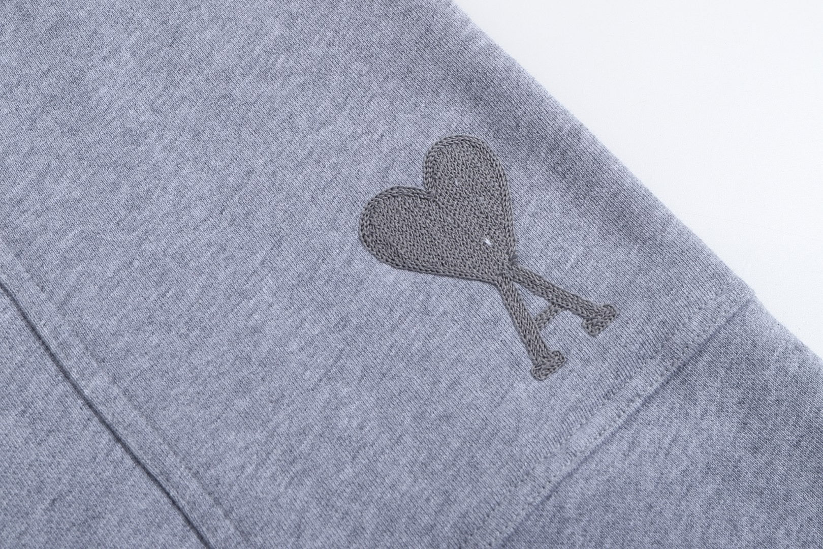 Short gris  à petit logo ami de cœur gris