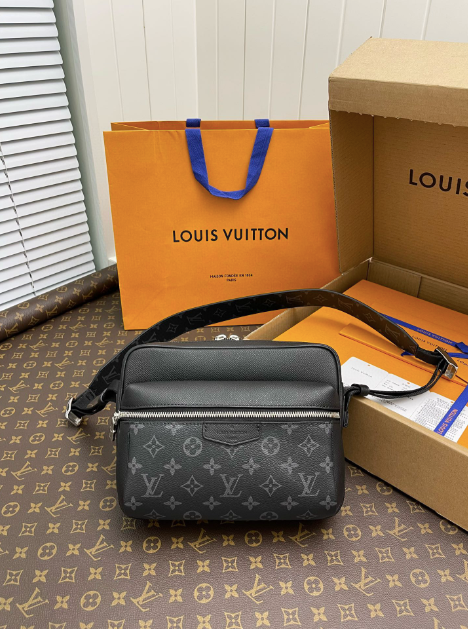 LV - Sacoche Outdoor Messenger