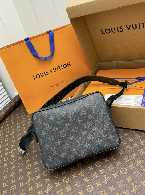 LV - Sacoche Outdoor Messenger