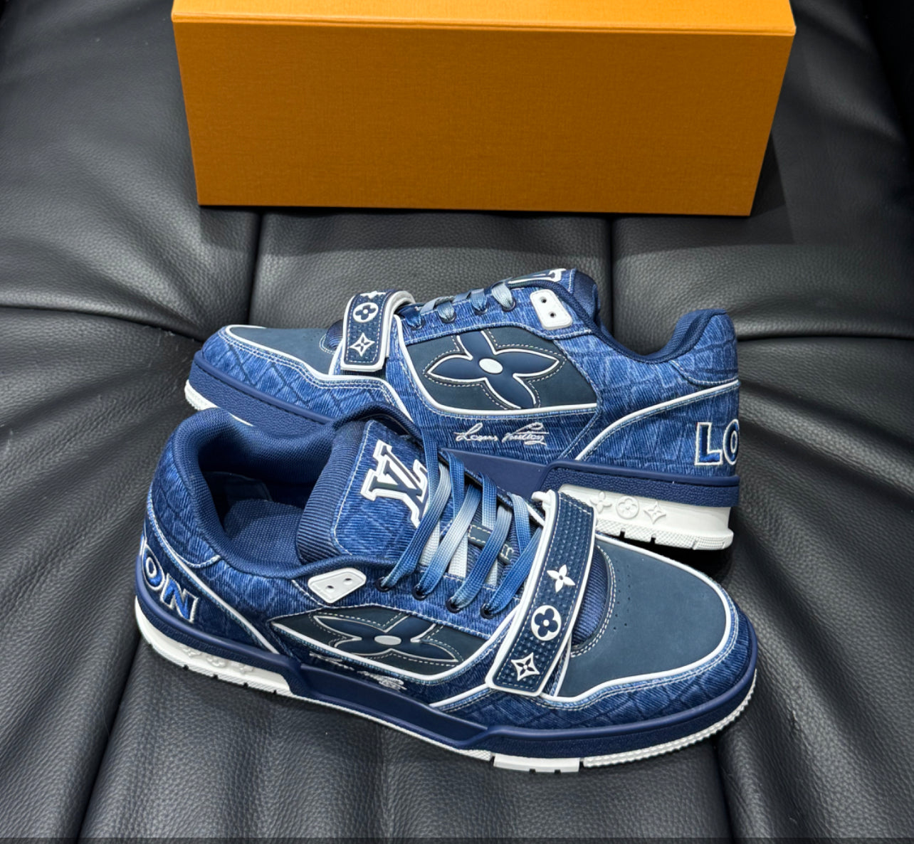 Lv trainers Velcro