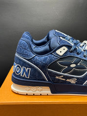 Lv trainers Velcro